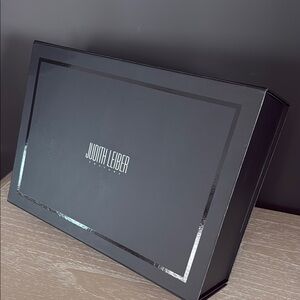 JUDITH LEIBER  COUTURE MAGNETIC LID GIFT BOX
